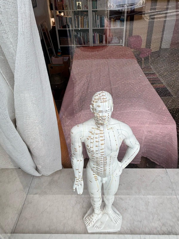 Le cabinet et sa table de séance